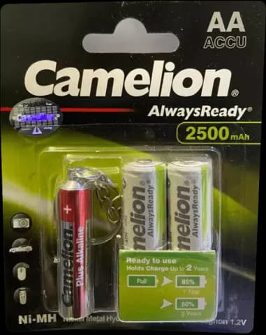 باتری قلمی قابل شارژ CAMELION ظرفیت 2500 میلی آمپر ساعت به همراه چراغ قوه
